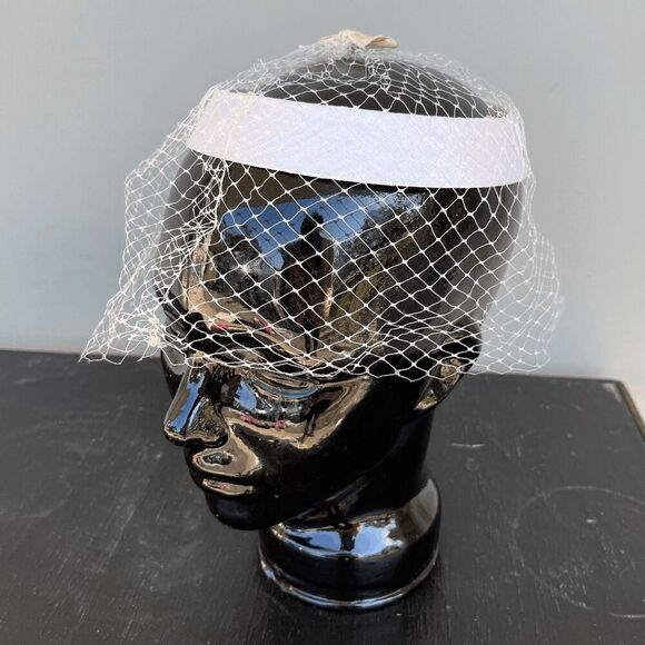 Vintage White Bow Veil Fascinator with Mesh Netting Birdcage Veil - Picture 1 of 7